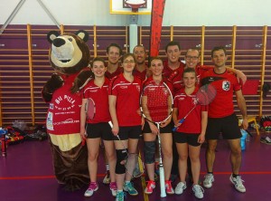 equipe_mascotte_et_entraineur